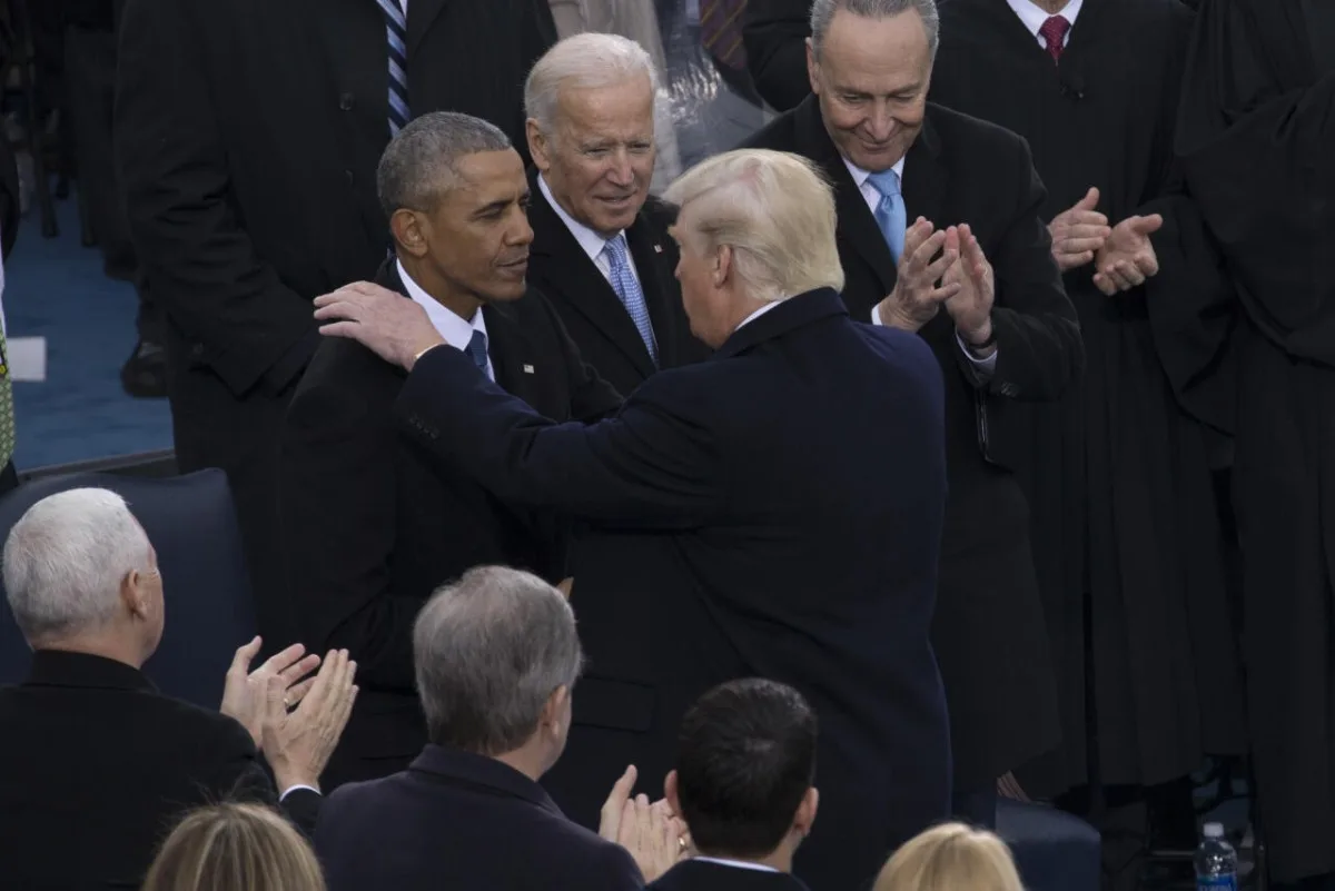 Tramp Obama və Baydenlə futbola baxmaq istəyir