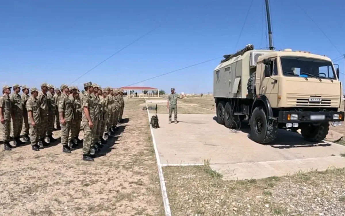 Hərbi vəzifəlilər təlim toplanışında praktiki atış çalışmaları icra etdilər