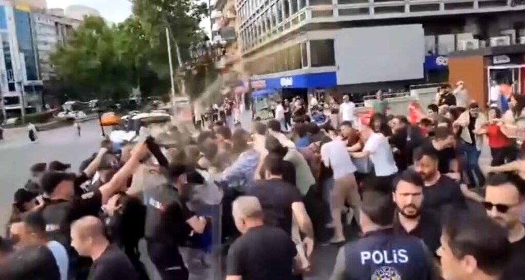 Ankarada etiraz aksiyası: 100-dən çox nümayişçi saxlanılıb
