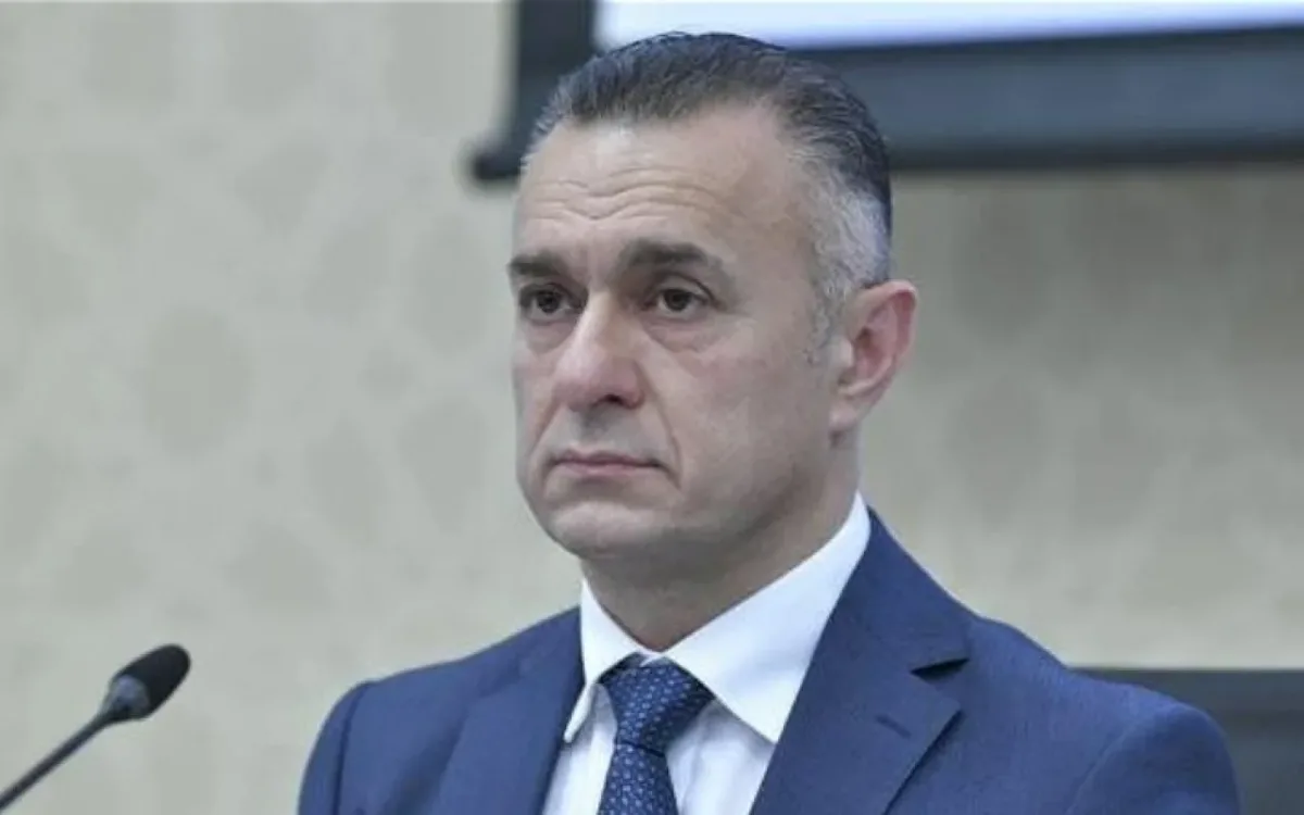 Nazir direktoru işdən çıxardı - FOTO
