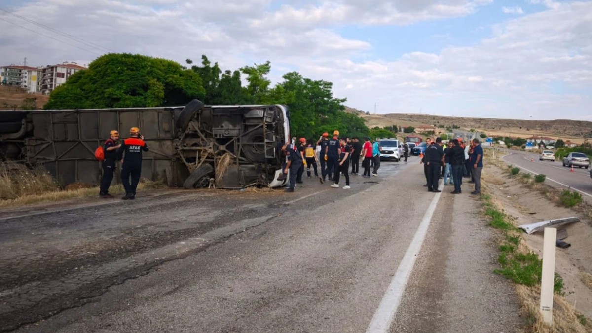Türkiyədə avtobus aşdı: 41 nəfər xəsarət aldı