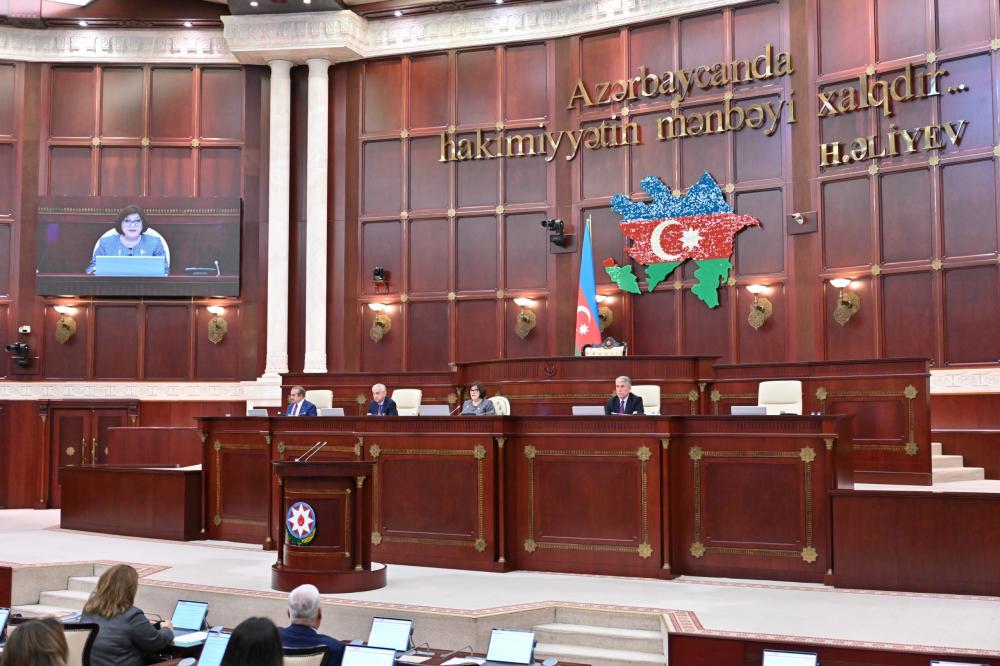 Milli Məclisin iclası başladı