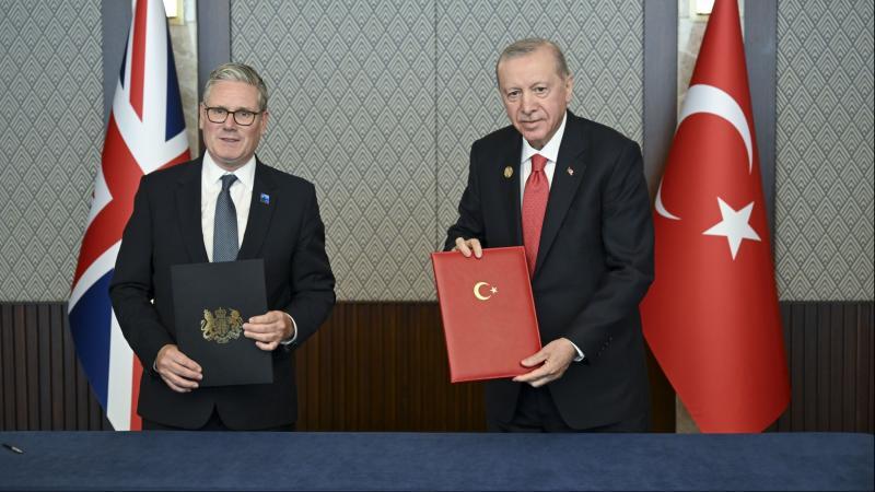 Türkiyə ilə Böyük Britaniya arasında təhlükəsizlik və müdafiə tərəfdaşlığı sənədi imzalanıb