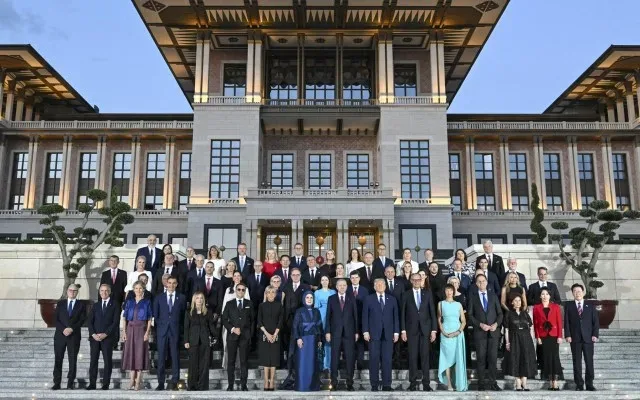 NATO Zirvəsini belə əbədiləşdirdilər - FOTOLAR