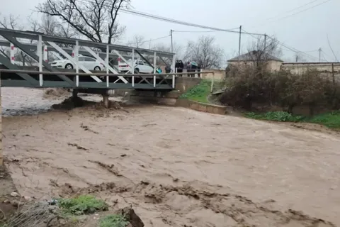 Balakəndə 43 yaşlı kişini sel aparıb?