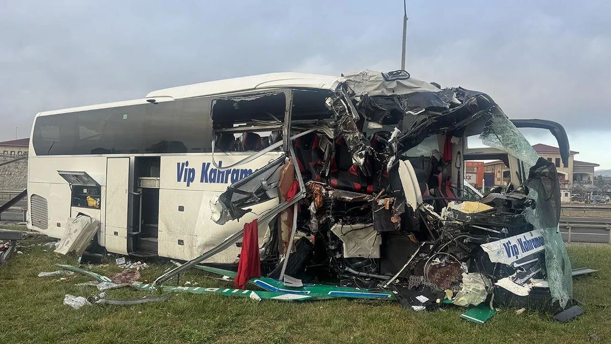 Türkiyədə avtobusu qəzaya uğrayıb, 15 nəfər xəsarət alıb
