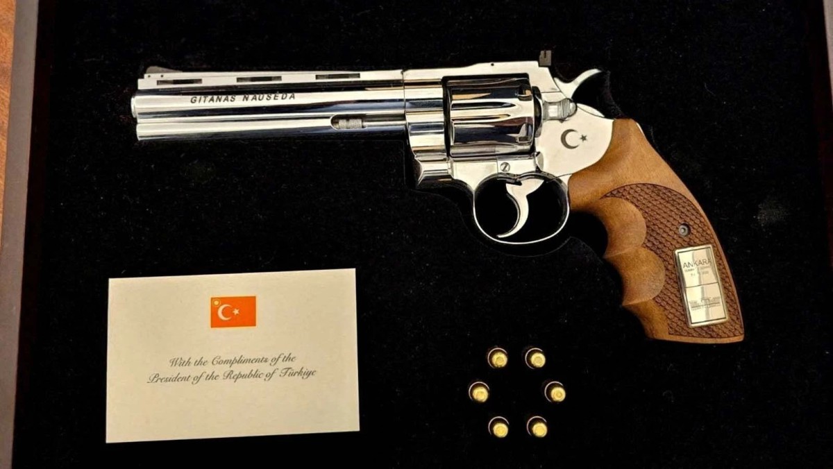 Bu da Ərdoğanın liderlərə hədiyyə etdiyi silah - FOTO