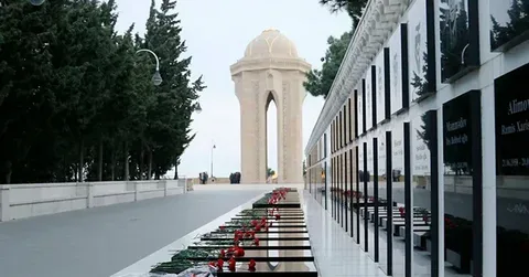 XİN Şəhidlər xiyabanını ziyarət etdi