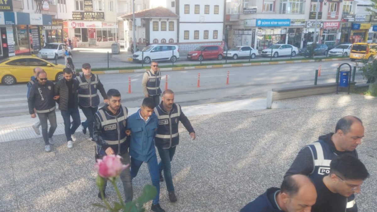 Ankarada narkotik əməliyyatı: 63 nəfər saxlanıldı