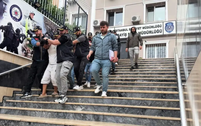 Azərbaycanlını aldadıb 1,5 milyonluq qızılını əlindən aldılar