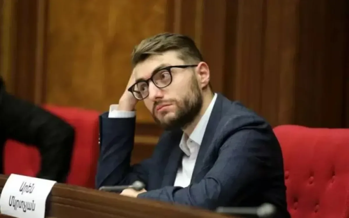 Ermənistanda deputat istefa verdi