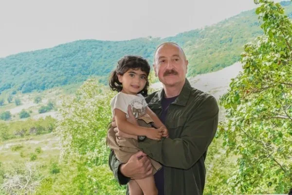 Balaca şuşalıların gözündəki o sevinc... - FOTOLAR