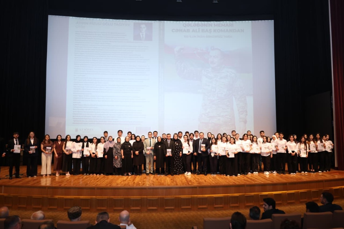 “Qələbənin Memarı: Cənab Ali Baş Komandan – 100 İllik İmza! Bənzərsiz Tarix” kitabının təqdimatı oldu - FOTOLAR