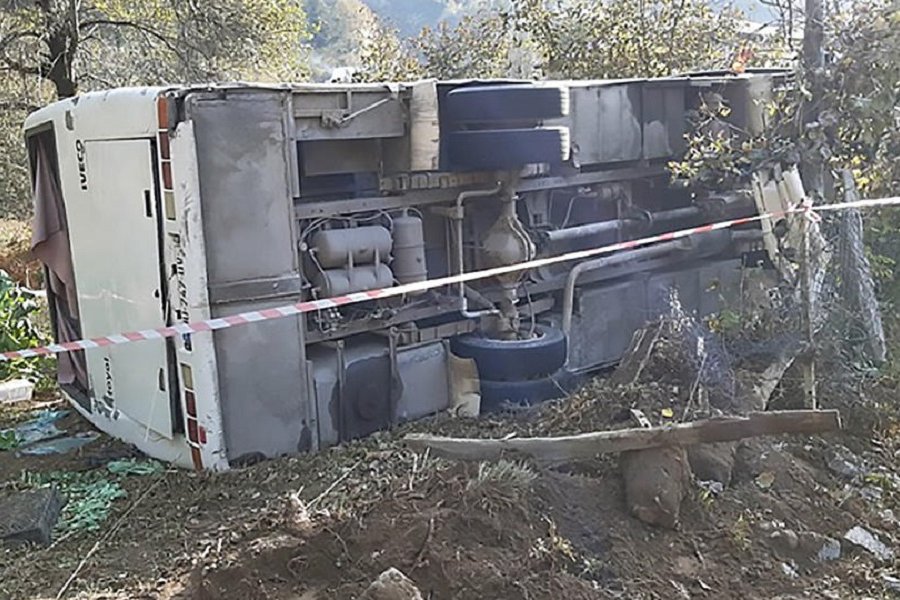 Hacıqabulda avtobus AŞDI: 30-dan çox sərnişin... - FOTOLAR