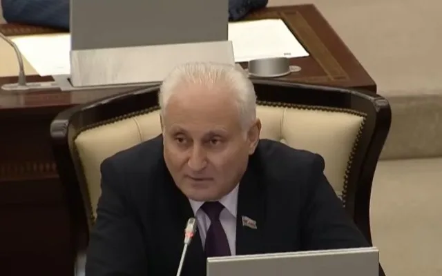 Deputat qanun layihəsinin adının dəyişdirilməsini təklif etdi