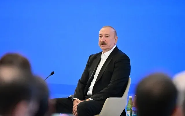 Kiminsə qanadının altına sığınırlar və hesab edirlər ki, bu onları qoruyacaq 