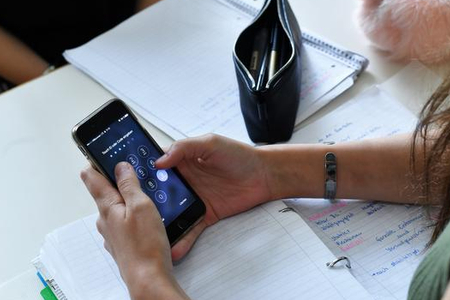 Şagirdlərdən sonra müəllimlərə də telefon qadağası qoyulacaq?