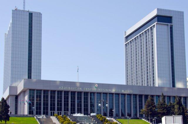 Milli Məclis təsdiqlədi: Bu dövlət rüsumu 50 manat oldu