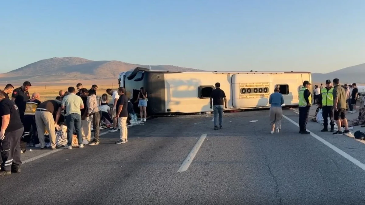 Türkiyədə avtobus aşdı, yaralılar var