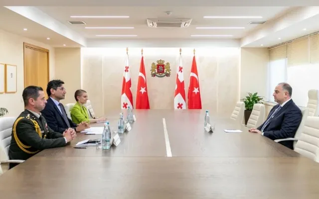 Gürcüstan və Türkiyə müdafiə sahəsində əməkdaşlığı müzakirə etdilər