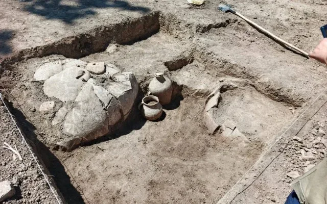 Park salınan ərazidə qədim dövrə aid əşyalar tapıldı - FOTOLAR