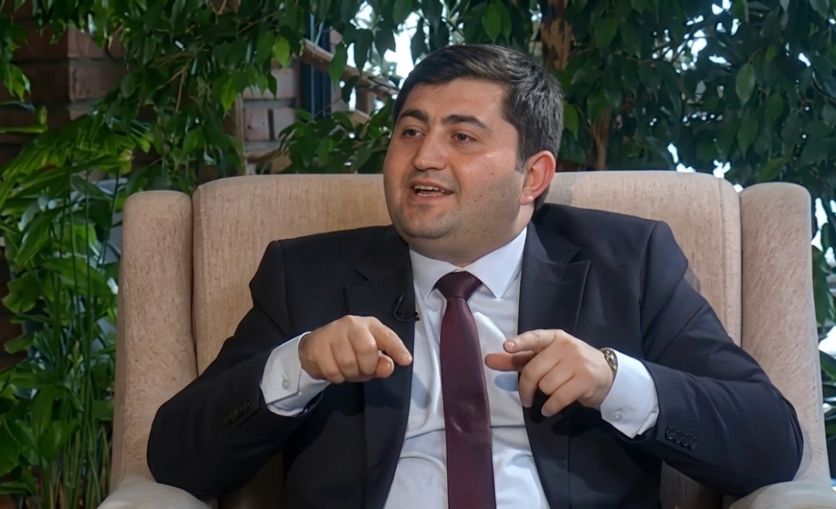 Bloqer, bloqqer, bloger, blogger, yoxsa bloqçu? - Ayyət Əhməd izah edir