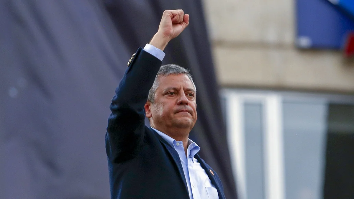 Özgür Özelin Yeni Partiyası