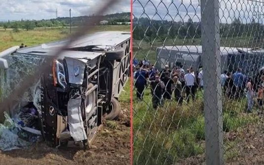 Gürcüstanda turistlərin avtobusu aşdı:  yaralılar var 