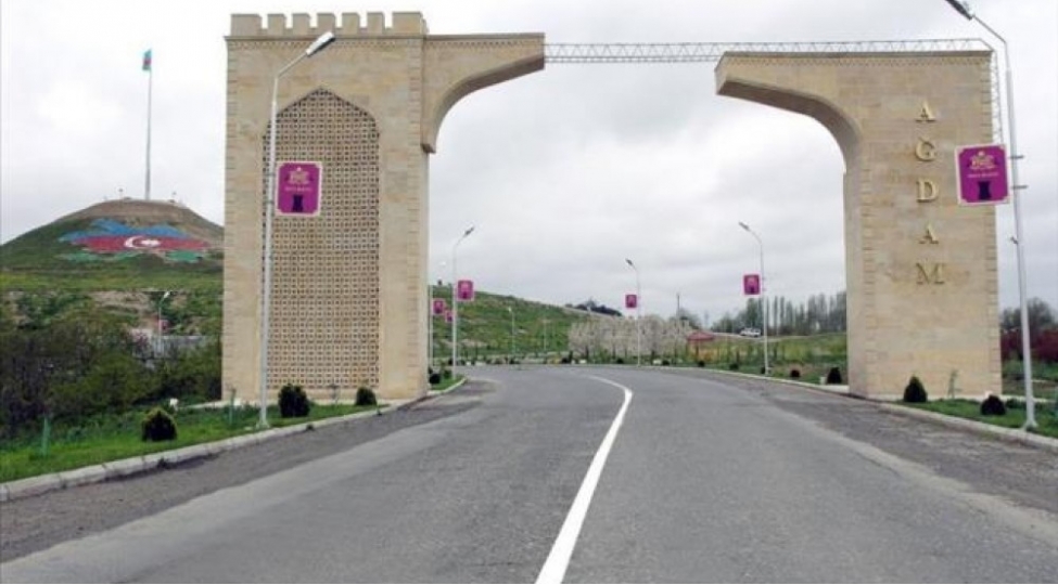 Ağdamda torpaq çökdü 