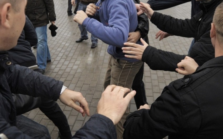 Mingəçevirdə kafedə dava: Müstərinin başına bokal çırpdılar