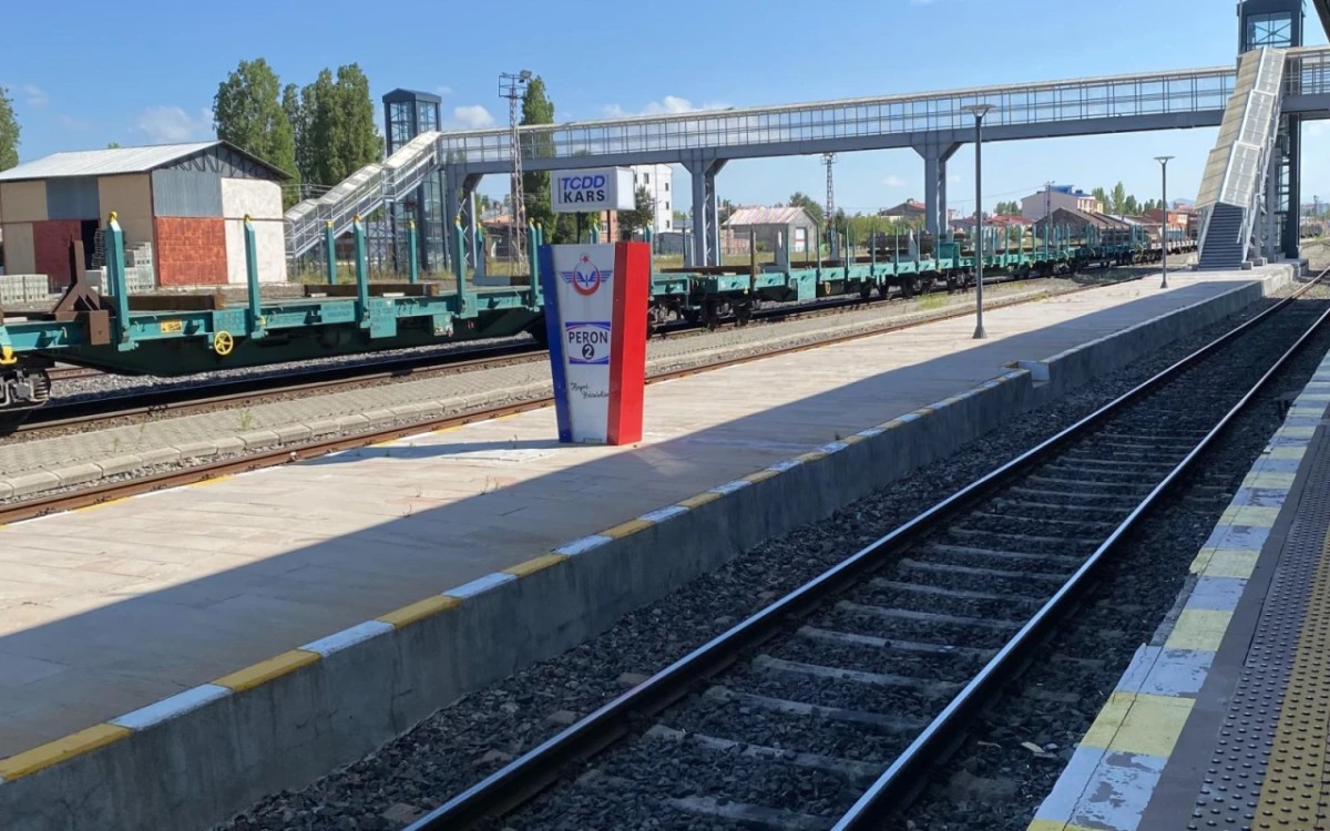 Ermənilər Gümrüdən Türkiyəyə dəmir yolu ilə getdilər