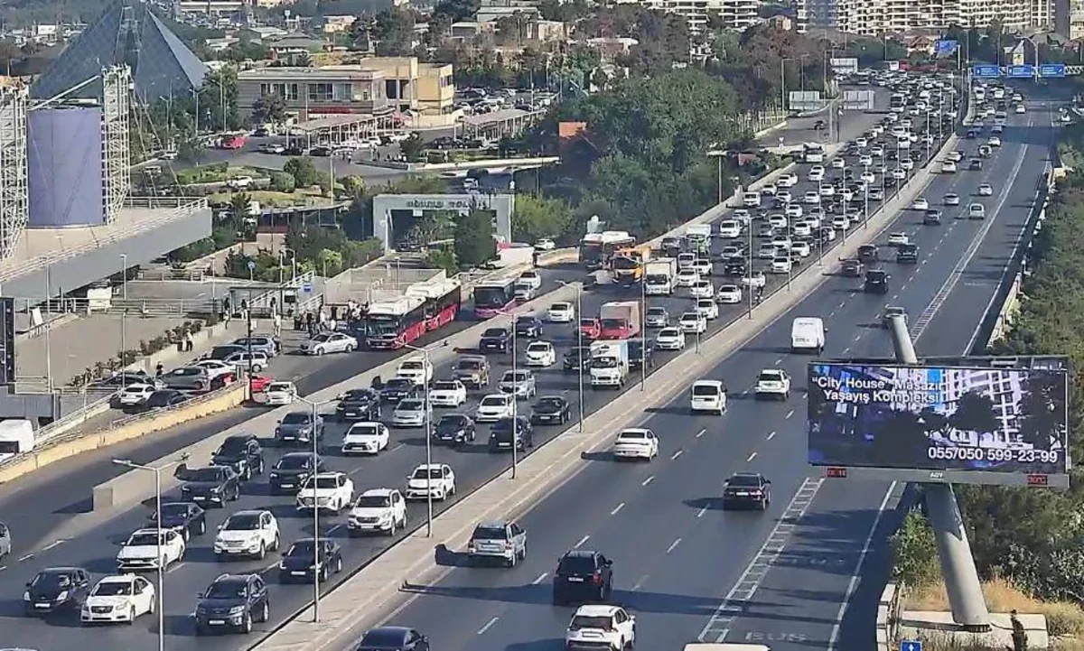 6 istiqamətdə tıxac var - SİYAHI