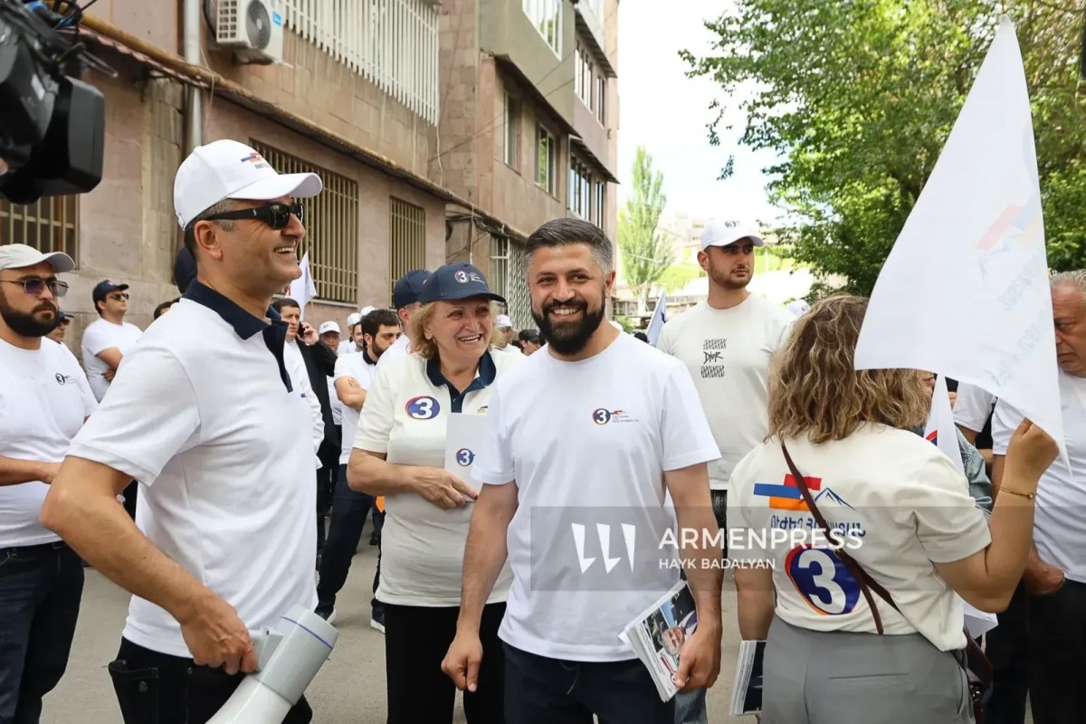 Ermənistanda müxalif siyasətçinin həbs müddəti uzadıldı