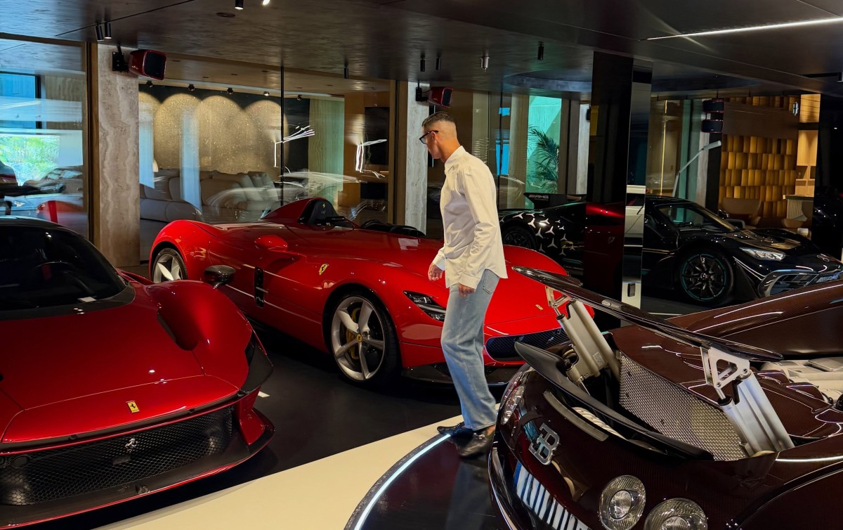 Ronaldo 30 milyonluq “oyuncaq”larını paylaşdı 