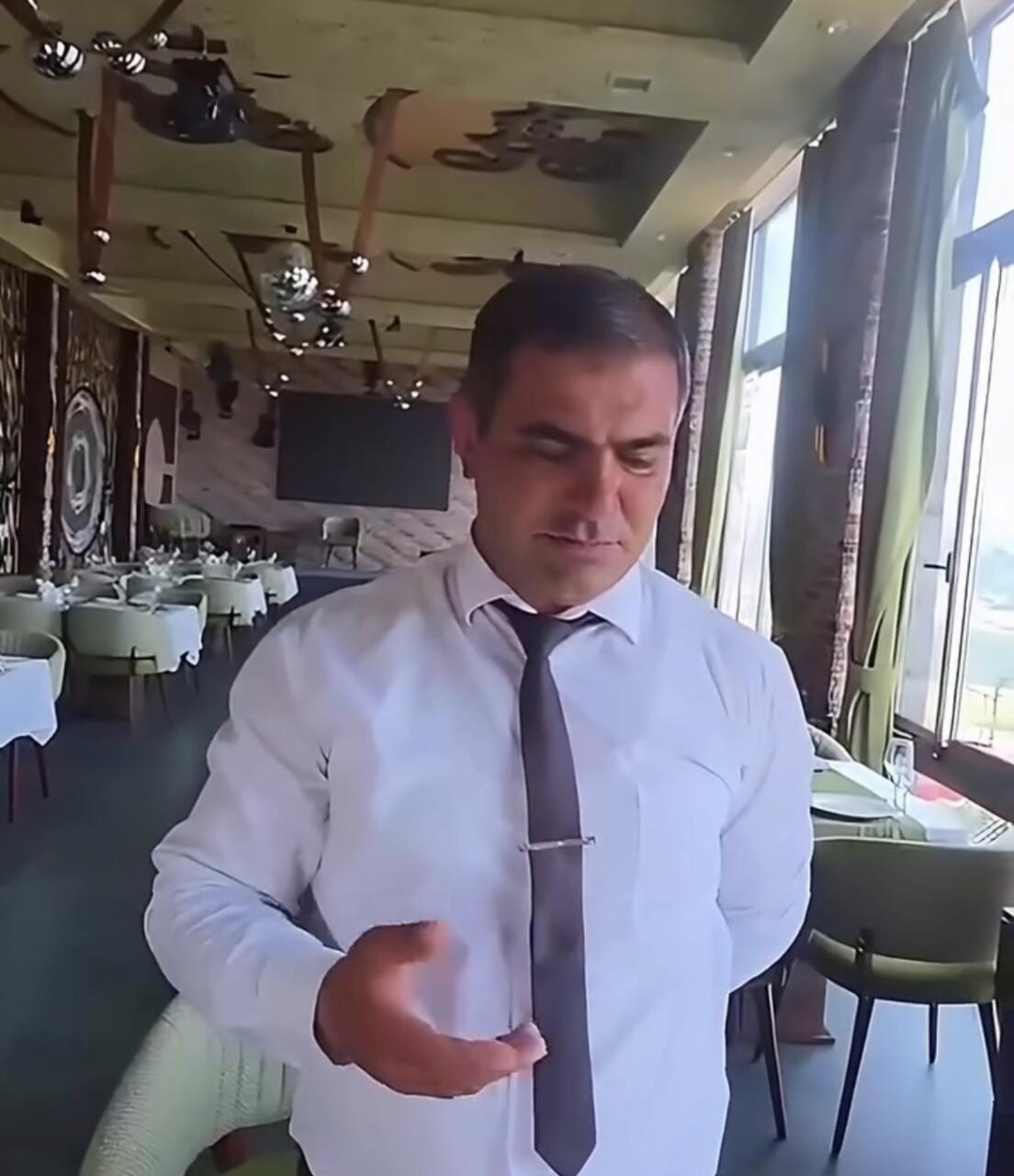Restoran admistratoru xanım blogeri təhqir etdi - VİDEO