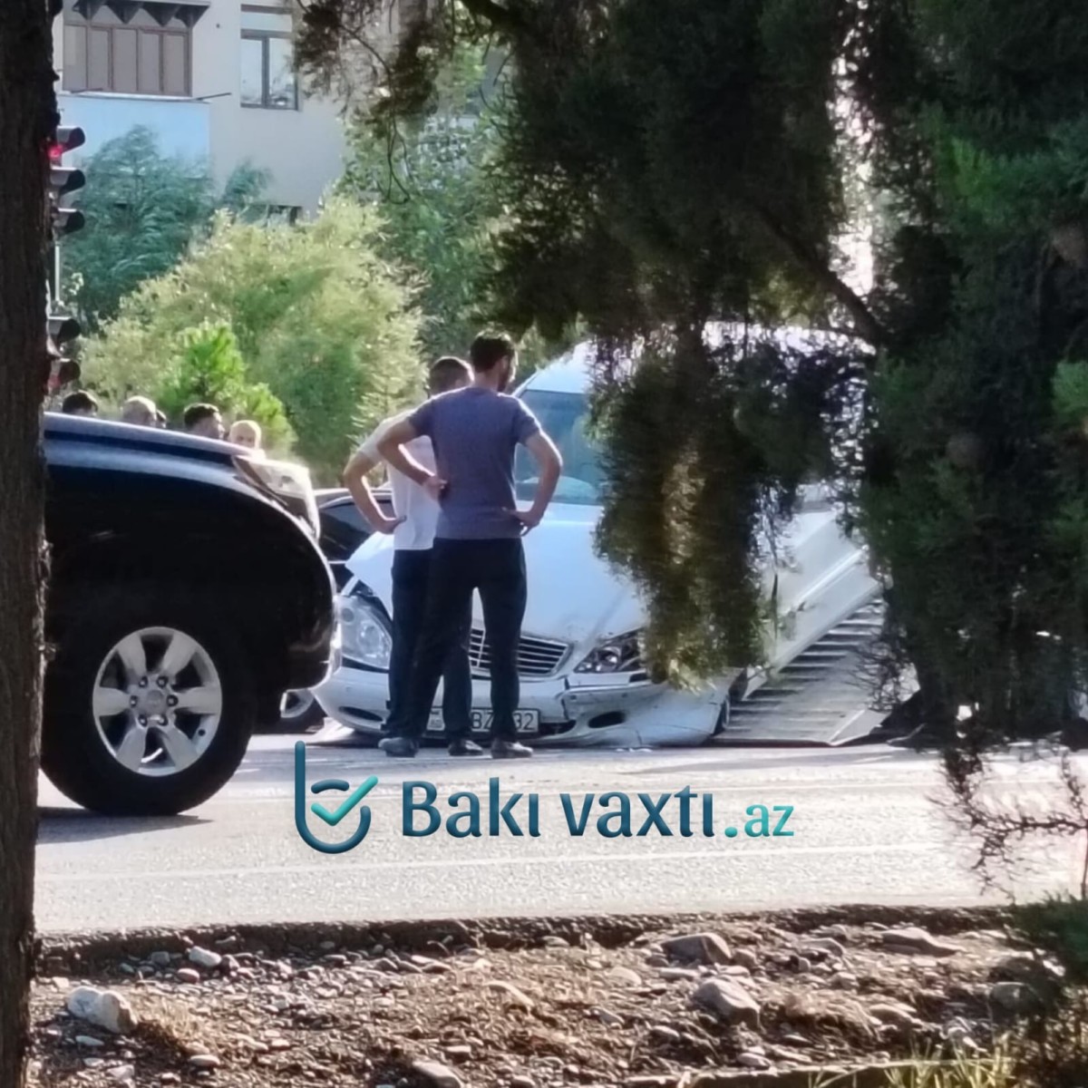 Mingəçevirdə iki avtomobil toqquşdu -FOTOLAR