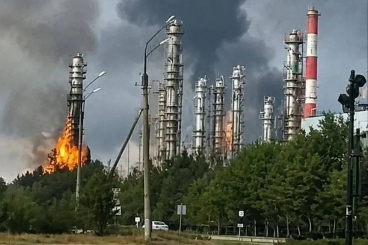 Ukrayna Rusiyada neft-kimya kompleksinə zərbə endirdi