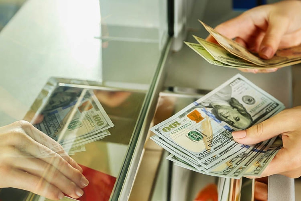 Dollar almaq istəyənlər - Məlumatınız olsun...