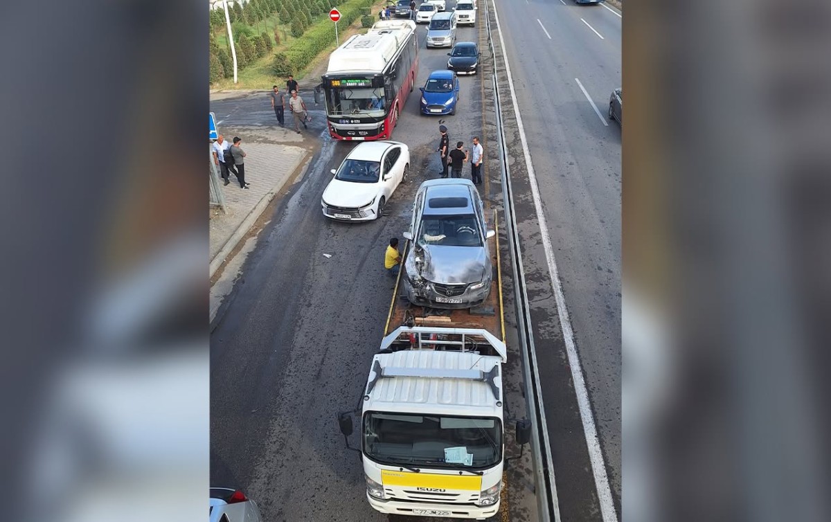 Bakı-Sumqayıt yolunda qəza tıxac yaratdı - Foto