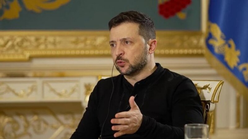 Zelenski: Putin müharibəni dayandırmalı olacaq