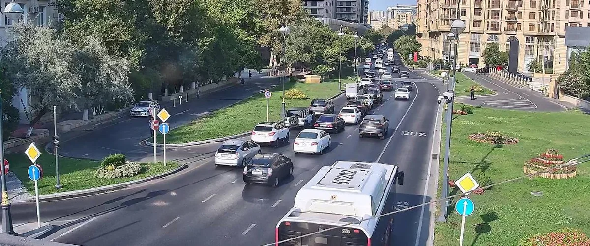 Üç istiqamətdə tıxac var - SİYAHI