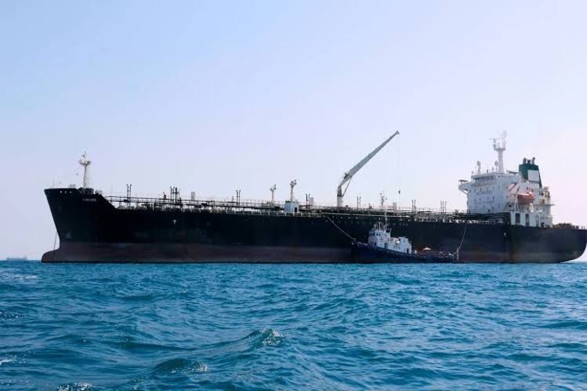 Hörmüzdə daha bir tanker dronla vuruldu