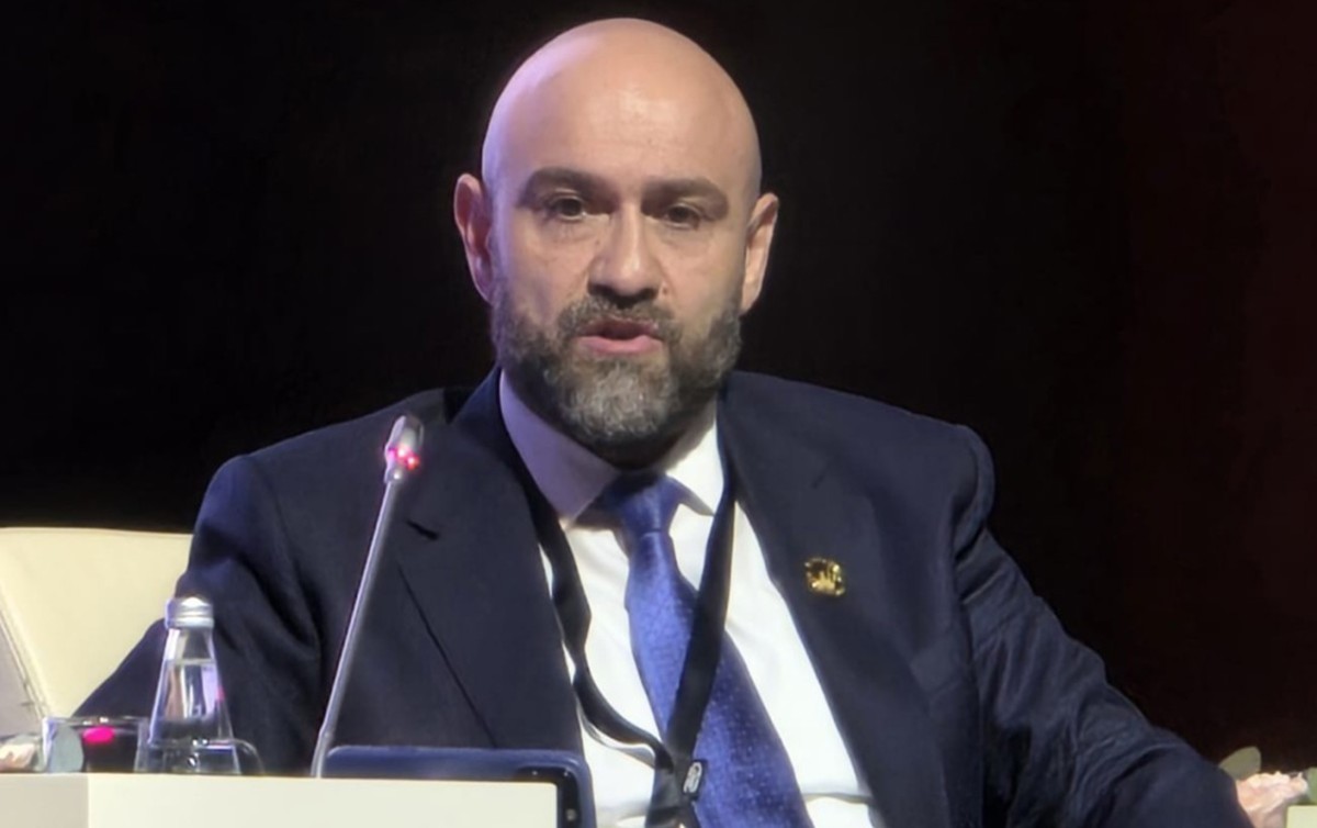 Rövşən Nəcəf onu işdən çıxarıb?