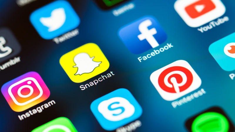 Fransada 15 yaşadək uşaqlara sosial şəbəkə qadağası əngəllənib