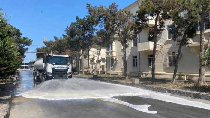 Bakının 556 küçəsi yuyuldu -FOTO