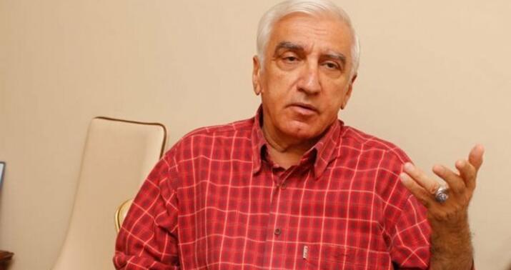Tanınmış aktyor əsgər nəvəsi ilə - FOTO