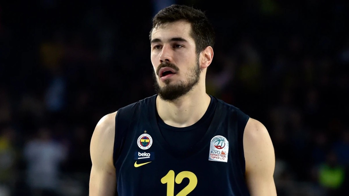 35 yaşında peşəkar basketboldan ayrıldı