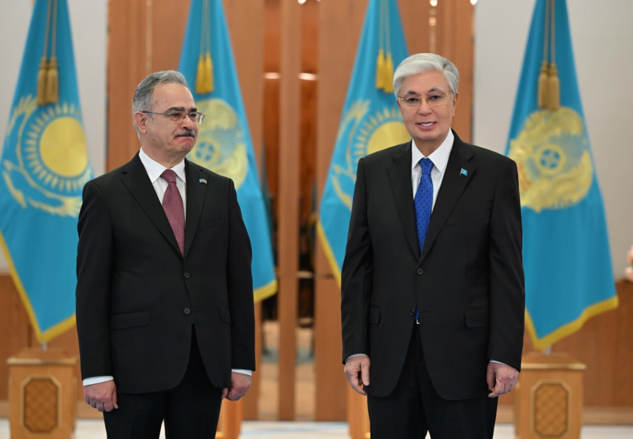Səfirimiz etimadnaməsini Tokayevə verdi