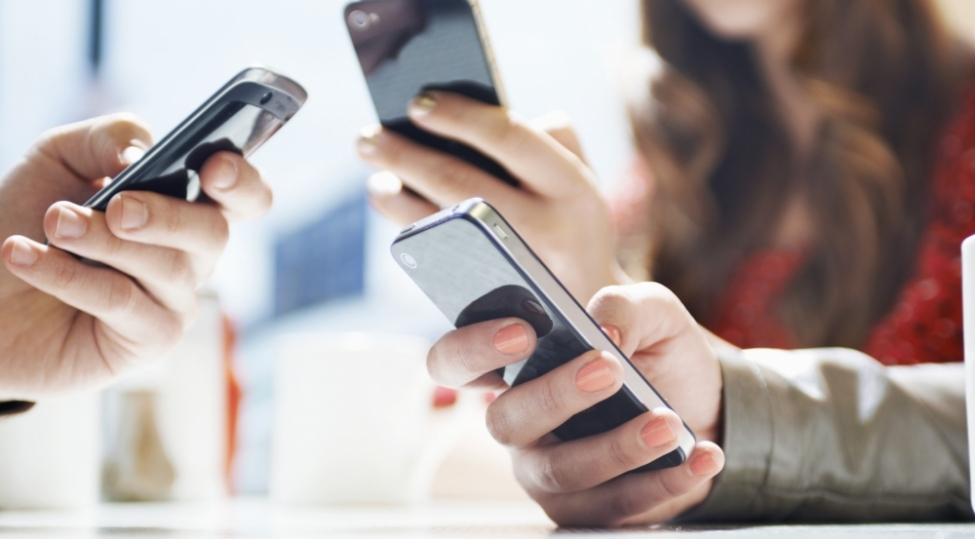 Telefon real həyatınızı əlinizdən almasın!  - Həkimdən CİDDİ ÇAĞIRIŞ