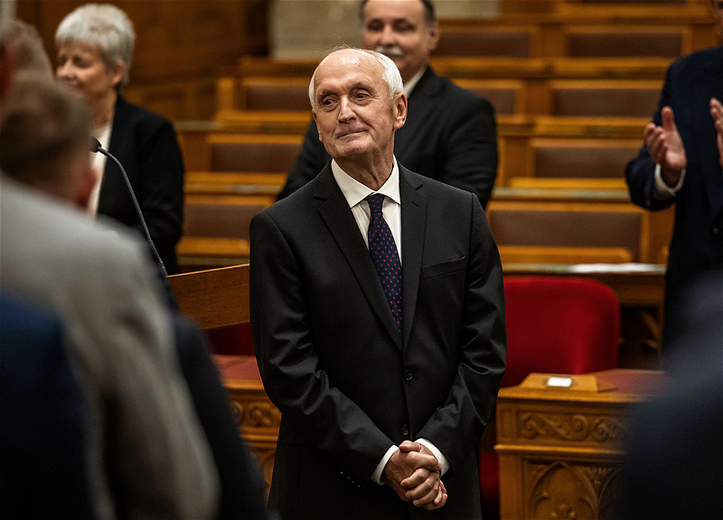 Macarıstanın yeni prezidenti işə başladı 